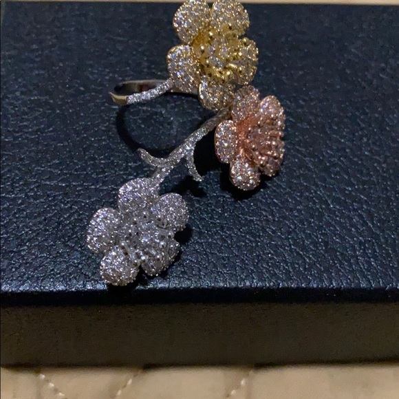 Tri colored flower ring - Picture 2 of 3